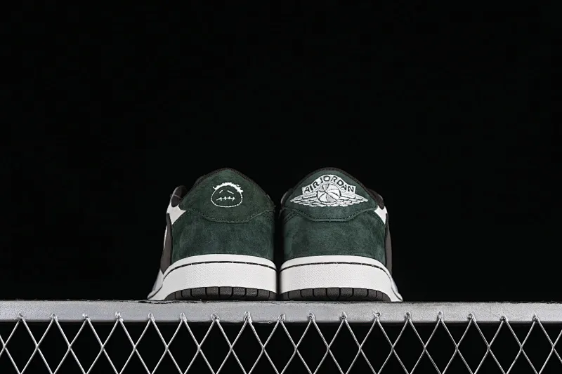 All Categories Air Jordan Jordan Series Basketball Shoes Air Jordan 1 Low Travis Scott x Air Jordan 1 Low OG AJ1 Joe 1 Reversed Overhook Joint Style Casual Sports Basketball Shoes DM7866-820